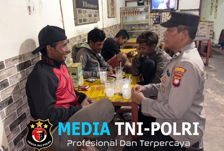 Secangkir Es, Sejuta Rasa Aman Cara Unik Polisi Mandor Cegah Kejahatan Malam