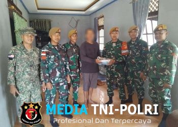 Satgas Pamtas RI-Malaysia Yonarmed 19/Bogani Terima Penyerahan Sukarela ±1 Kg Sisik Trenggiling dari Warga Perbatasan