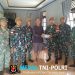 Satgas Pamtas RI-Malaysia Yonarmed 19/Bogani Terima Penyerahan Sukarela ±1 Kg Sisik Trenggiling dari Warga Perbatasan