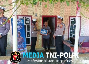Polantas Peduli, Satlantas Polres Lampung Timur Bantu Warga