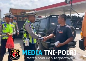 Sat Lantas Polres Mesuji Gelar Bhakti Sosial Tasi Berkah, Bagikan Nasi Kotak untuk Pengemudi, Petani dan Pekerja