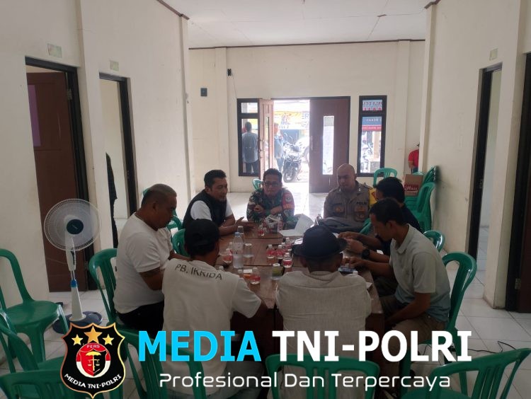 Polisi dan TNI Monitor Sinkronisasi Data Pemilih Pilkades Desa Srimahi 2026–2034