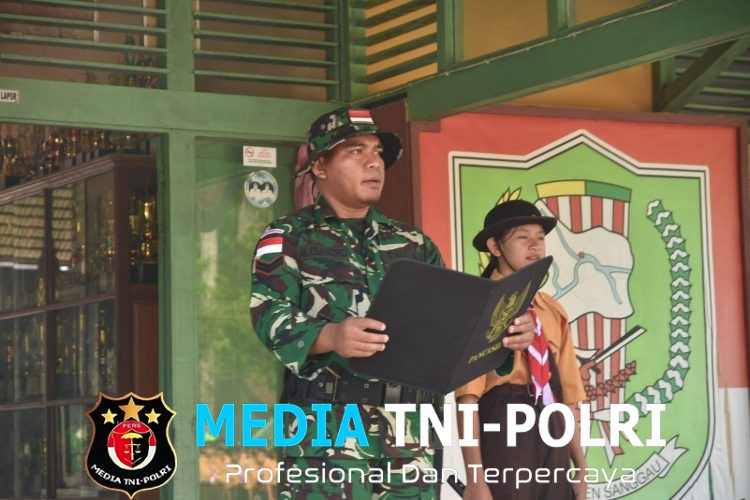 Satgas Pamtas RI-Malaysia Yonarmed 19/Bogani Tanamkan Disiplin dan Jiwa Kepemimpinan kepada Pelajar SMPN 1 Entikong