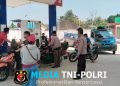 Saat Warga Isi BBM, Polisi Hadir Berikan Imbauan Kamtibmas di SPBU
