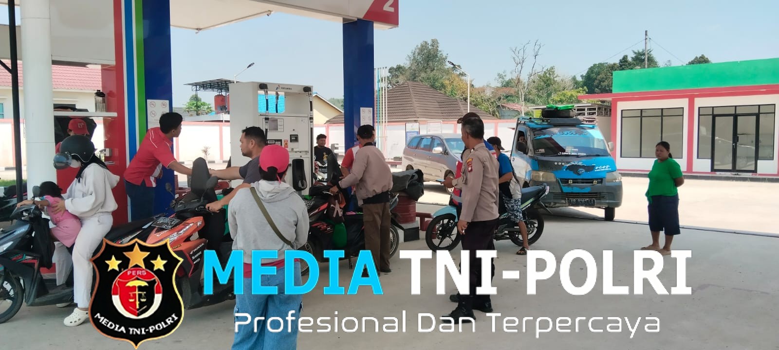 Saat Warga Isi BBM, Polisi Hadir Berikan Imbauan Kamtibmas di SPBU