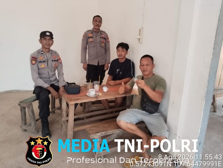 Patroli Dialogis Siang Hari Samapta Polsek Menyuke Sampaikan Pesan Serta Imbauan Kamtibmas Kepada Warga