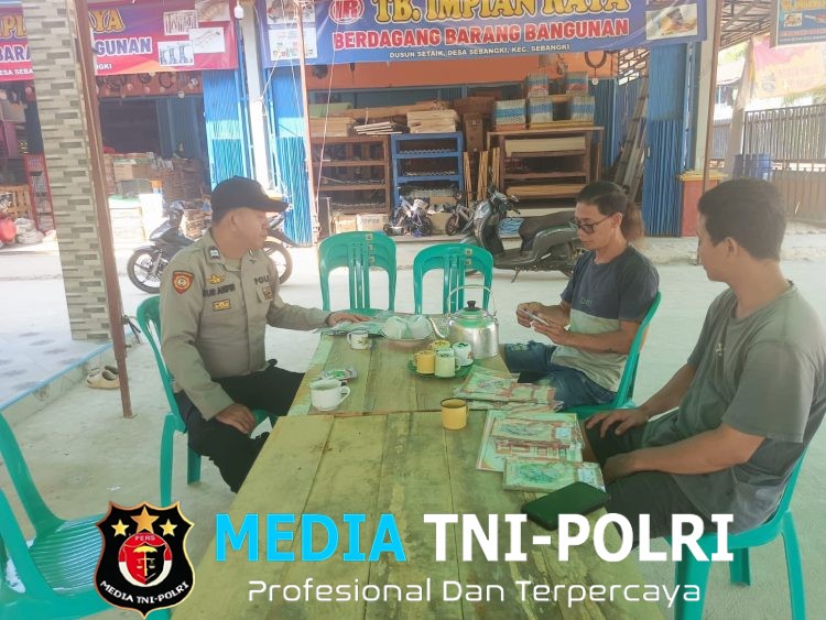 Ngopi Bareng Warga Saat Patroli, Polisi Sebangki Titip Pesan Penting Soal Keamanan