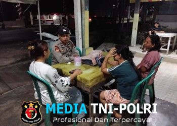 Duduk Bersama Warga, Cara Humanis Polisi Polsek Mandor Cegah Kejahatan Malam Hari