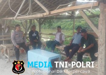 Bhabinkamtibmas Polsek Cabangbungin Sambangi Warga Sindangsari, Perkuat Kerukunan dan Kamtibmas