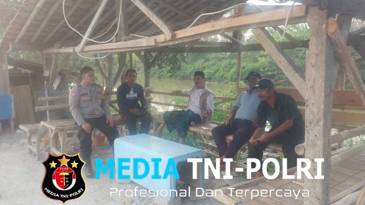 Bhabinkamtibmas Polsek Cabangbungin Sambangi Warga Sindangsari, Perkuat Kerukunan dan Kamtibmas