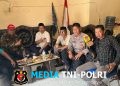 Bhabinkamtibmas Sukatenang Sambangi Warga, Perkuat Komunikasi dan Ajak Jaga Pilkades Tetap Damai