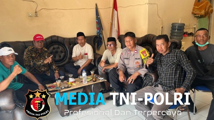 Bhabinkamtibmas Sukatenang Sambangi Warga, Perkuat Komunikasi dan Ajak Jaga Pilkades Tetap Damai