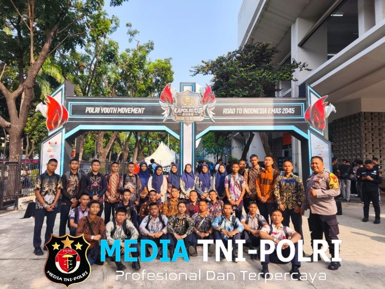 Polsek Pebayuran Dampingi Pelajar Ikuti Gladi Lomba Yel-Yel Youth Movement Polri Tingkat Polda Metro Jaya