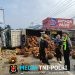 Satlantas Polres Tanggamus Lakukan Olah TKP dan Pengamanan Jalur Truk Terguling di Kota Agung
