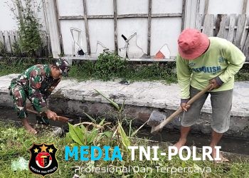 Perlancar Pasokan Air Sawah, Kopka Slamet Prasetiyo Bersama Poktan Rukun Makmur 1 Bersihkan Parit Irigasi