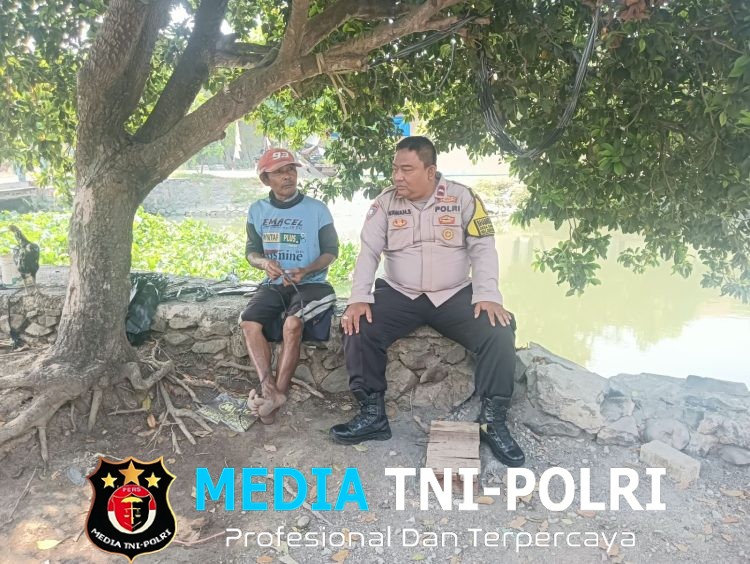 Jaga Jakarta Jaga Bekasi, Bhabinkamtibmas Karangmekar Sambangi Warga dan Ajak Bersama Jaga Kamtibmas