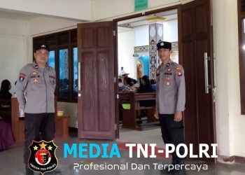 Samapta Polsek Menyuke Lakukan Pengamanan Ibadah Misa Hari Minggu Ke Desa Darit
