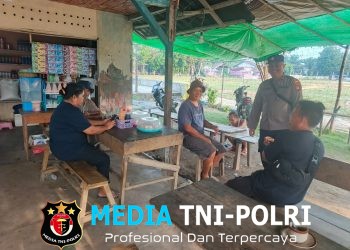 Ngobrol Santai di Pasar, Personel Subsektor Sompak Sampaikan Pesan Kamtibmas kepada Warga