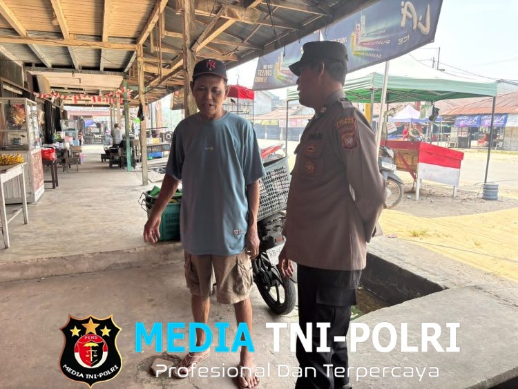 Hadirkan Rasa Aman di Tengah Pasar Ini Cara Elegan Polisi Mandor Cegah Kejahatan Lewat Sentuhan Humanis