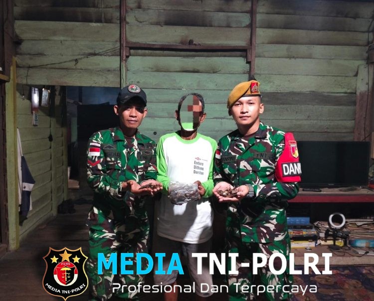 Peduli Satwa Dilindungi, Warga Perbatasan Serahkan 1 Kg Sisik Trenggiling ke Satgas Pamtas RI-Malaysia Yonarmed 19/Bogani