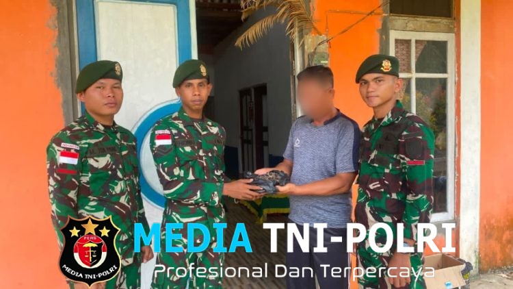 Gencarkan Komsos dan Edukasi Hukum, Satgas Pamtas Yonarmed 13/Nanggala Terima Penyerahan Sukarela ±1 Kg Sisik Trenggiling dari Warga Perbatasan