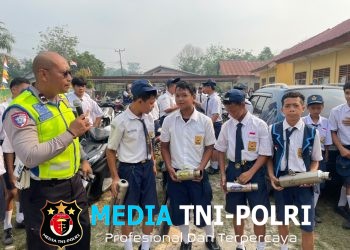 Polisi Jadi Pembina Upacara di SMPN 9 Ngabang, Siswa Diingatkan Stop Knalpot Brong dan Bullying