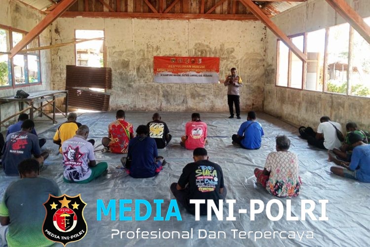 Bangun Kesadaran, Satgas TMMD ke-129 Edukasi Warga Wanam Tentang Hukum