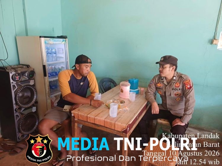 Wujudkan Polri Humanis, Anggota Polsek Meranti Lakukan Patroli Dialogis Sambil Berbaur dengan Warga