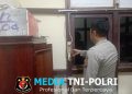 Samapta Polsek Menyuke Cek Instaliasi Listrik Saat Malam Hari Antisipasi Kebakaran