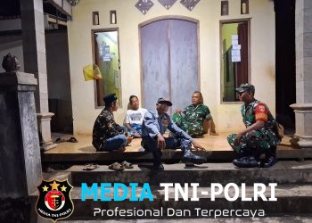 Patroli Malam Babinsa Paranggupito Perkuat Sinergitas dengan Tokoh Masyarakat