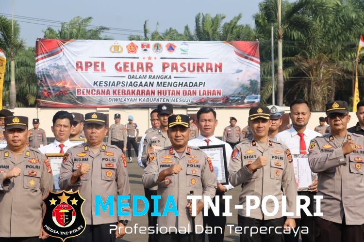Kapolres Mesuji Pimpin Apel Pagi, Berikan Penghargaan Bagi Personel Berprestasi