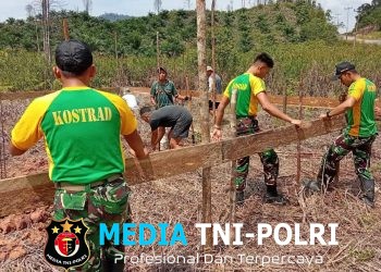 Wujudkan Kemanunggalan dan Toleransi, Pos Kampung Jasa Satgas Pamtas Yonarmed 13/Nanggala Bersama Warga Gelar Kerja Bakti Pembangunan Gereja di Desa Jasa
