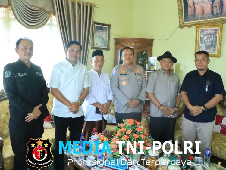Kapolres Tulang Bawang Barat Jalin Silaturahmi Kunjungi Tokoh Adat Federasi Adat Marga Empat, Bangun Sinergi Demi Kamtibmas yang Kondusif