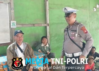 Sambangi Warga, Kanit Lantas Polsek Mempawah Hulu Sampaikan Pesan Kamtibmas