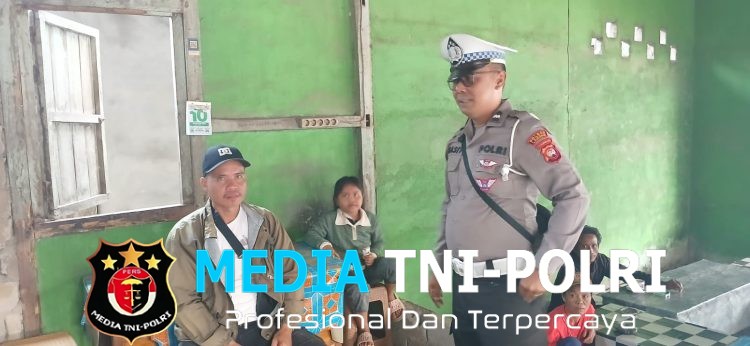 Sambangi Warga, Kanit Lantas Polsek Mempawah Hulu Sampaikan Pesan Kamtibmas