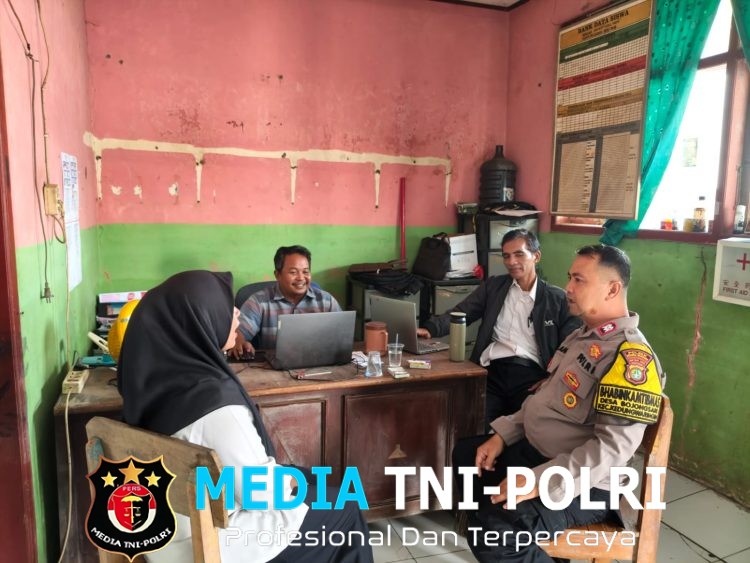 Bhabinkamtibmas Polsek Kedungwaringin Sambangi Warga Bojongsari, Ajak Aktif Jaga Kamtibmas
