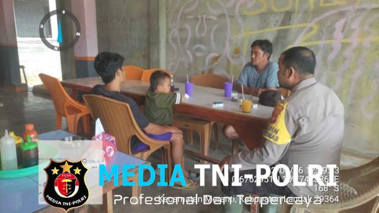 Patroli Humanis Polsek Meranti Polisi Sambangi Warga, Perkuat Silaturahmi dan Jaga Kamtibmas