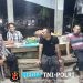 Duduk Bersama Warga di Tengah Patroli Malam, Polisi Mandor Titip Pesan Kamtibmas