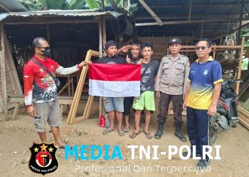 Merah Putih Berkibar di desa, Polsek Sengah Temila dan Pemerintah Kecamatan Ajak Warga Kobarkan Semangat Kemerdekaan