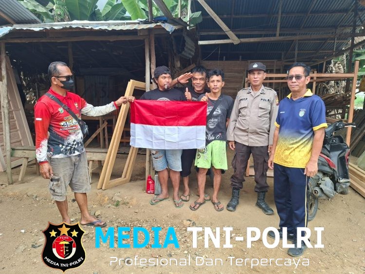 Merah Putih Berkibar di desa, Polsek Sengah Temila dan Pemerintah Kecamatan Ajak Warga Kobarkan Semangat Kemerdekaan