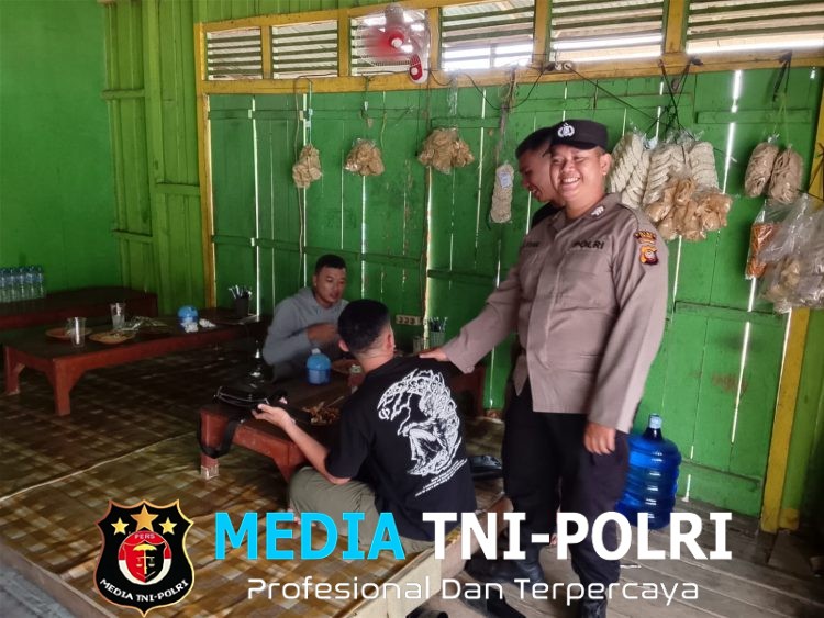 Patroli Dialogis Polsek Air Besar Pererat Silaturahmi, Sampaikan Himbauan Kamtibmas Kepada Warga nya
