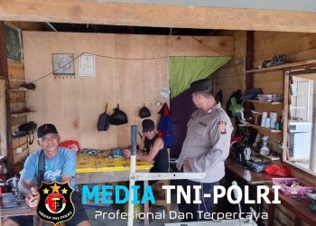 Polisi Sambangi Warga Saat Patroli Siang, Imbau Masyarakat Jaga Kondusivitas Jelang HUT RI