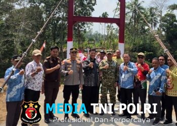 Kapolsek Talang Padang Hadiri Peresmian Jembatan Garuda di Pekon Darussalam