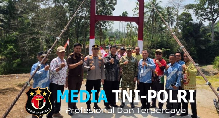 Kapolsek Talang Padang Hadiri Peresmian Jembatan Garuda di Pekon Darussalam