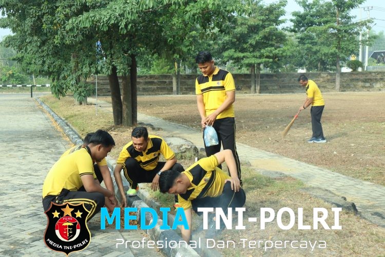 Polres Tulang Bawang Barat Laksanakan Kegiatan korvei Bersihkan di Lingkungan Mako, Wujudkan Lingkungan Kerja Bersih dan Nyaman