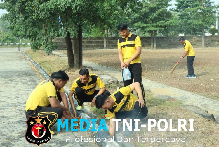 Polres Tulang Bawang Barat Laksanakan Kegiatan korvei Bersihkan di Lingkungan Mako, Wujudkan Lingkungan Kerja Bersih dan Nyaman