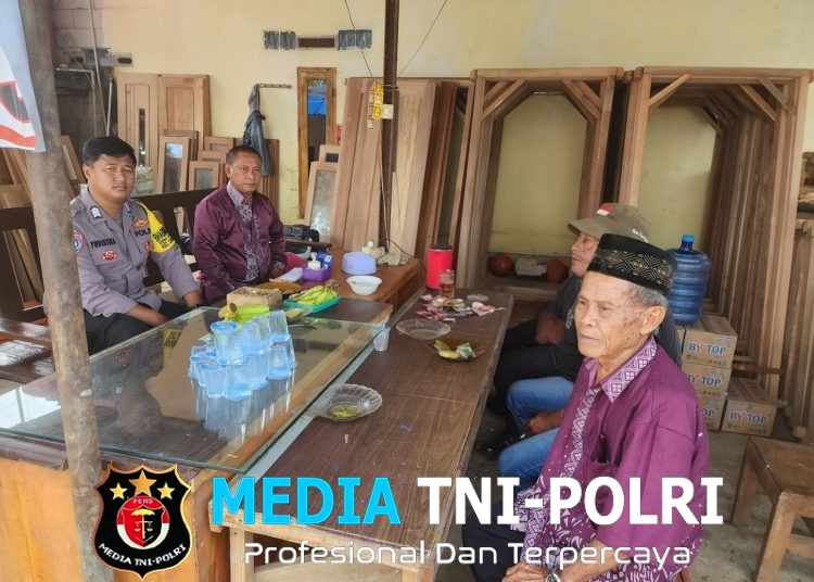 Jaga Jakarta Jaga Bekasi, Bhabinkamtibmas Lenggah Jaya Ajak Warga Waspadai Curanmor dan Tawuran Remaja