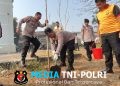 Jaga Jakarta Jaga Bekasi On The Spot, Polres Metro Bekasi Tanam Pohon Bersama Masyarakat Sambut HUT RI ke-81
