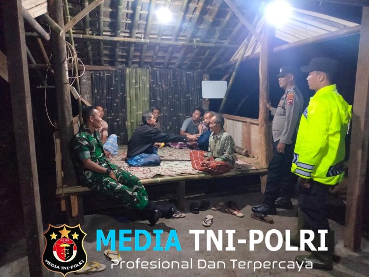 Babinsa DI Jatisrono Aktif Patroli Malam Hari, Wujudkan Keamanan dan Ketertiban Wilayah
