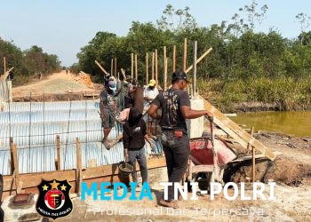 TNI dan Masyarakat Kompak Bangun Jembatan Aramco di Kurik Merauke